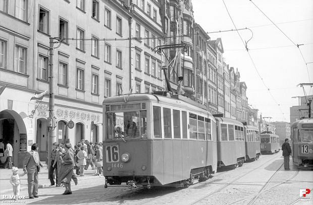Tramwaj linii 16 w Rynku w 1977 r 